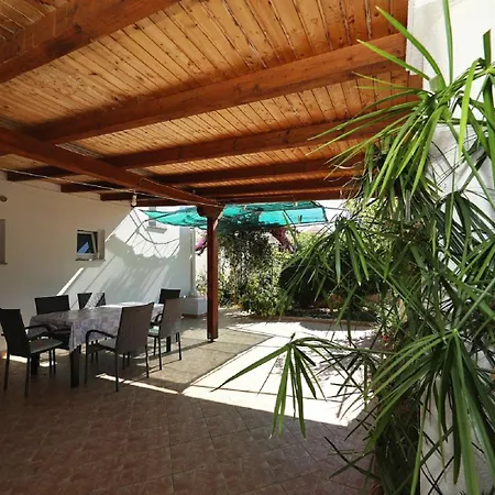Guest house Alicia Tkon